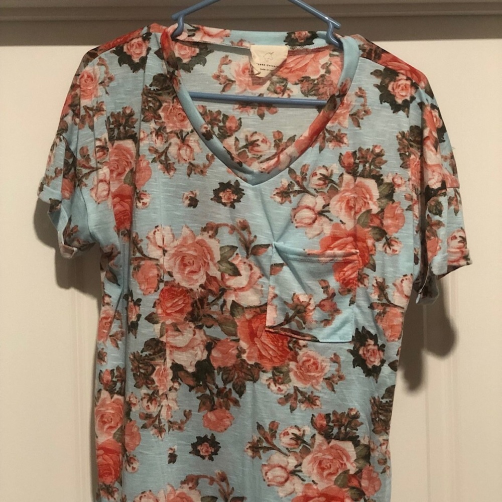Blue floral print top with pocket